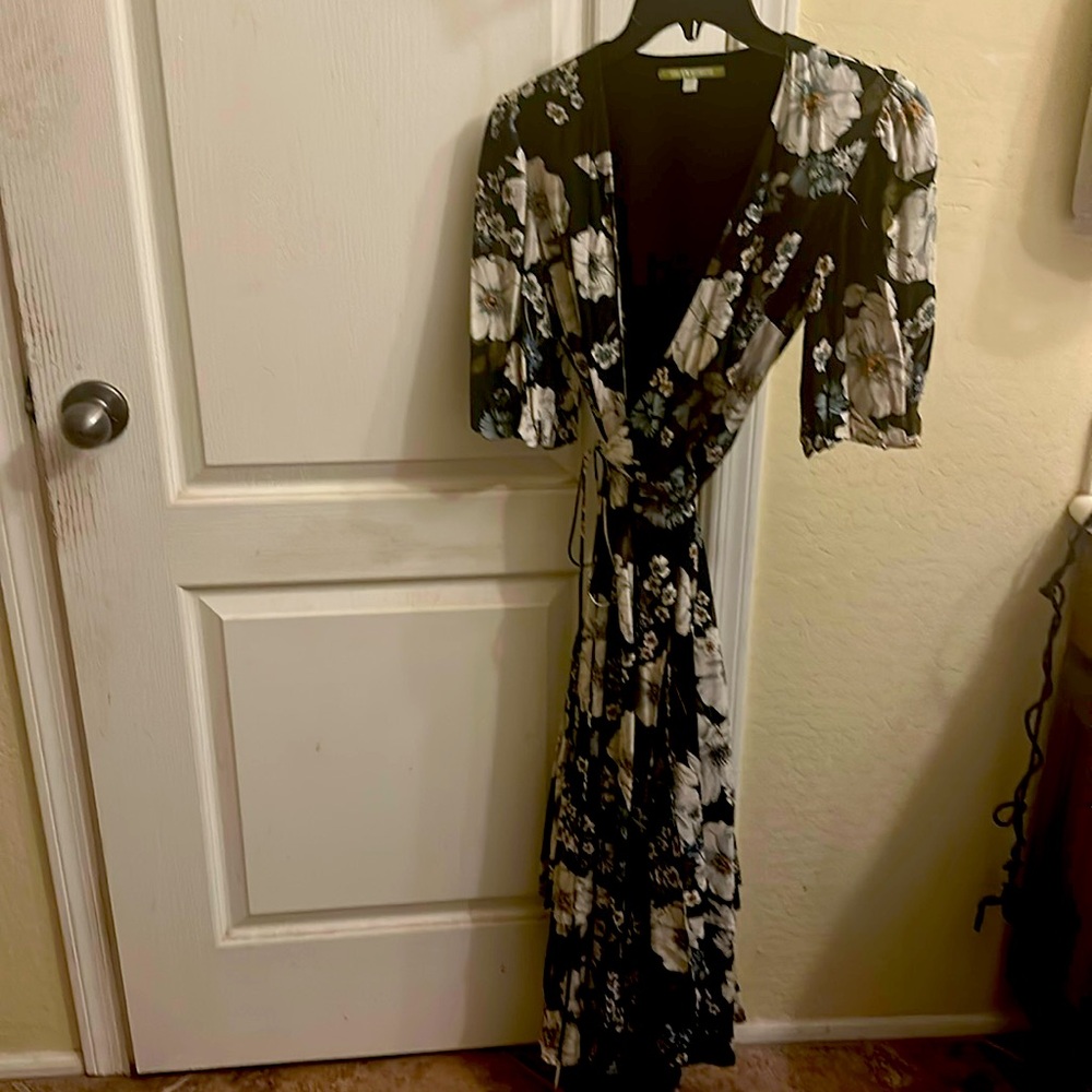 Navy blue floral Gianni Bini midi dress